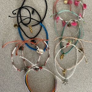 Pura Vida bracelet (comes with ONLY 1)